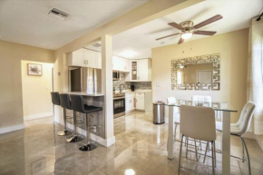 Relaxing 3 Bedroom House-Close to Beaches and Airport!